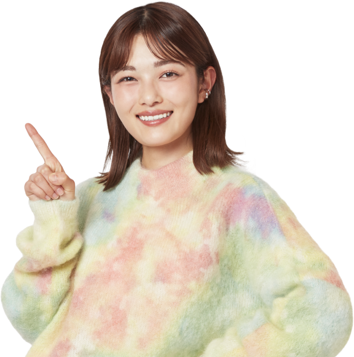 井上咲楽さんが笑顔で指を指している